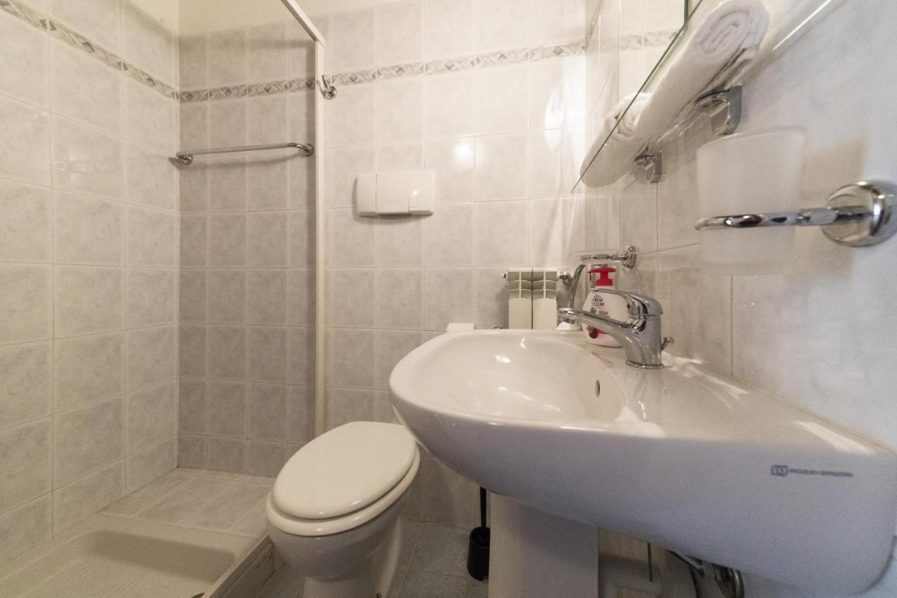 2-Bedroom Lakeview Apartment At The Lake Acquaseria Ngoại thất bức ảnh