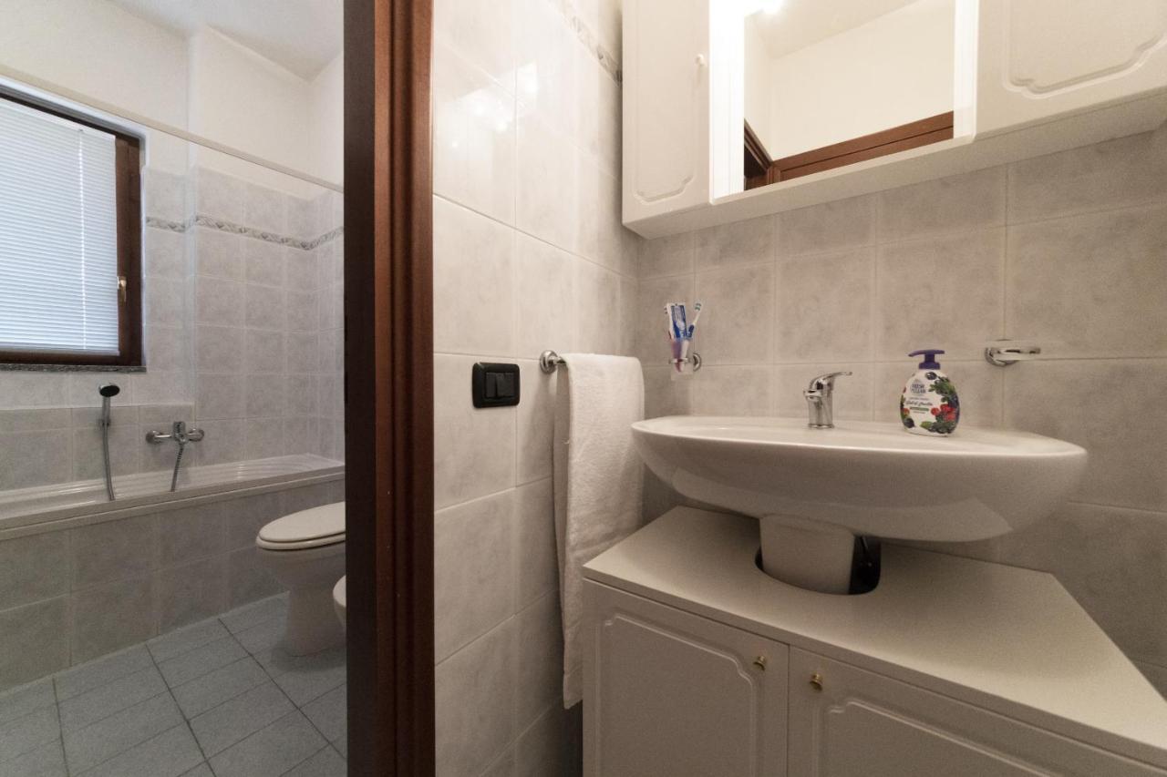 2-Bedroom Lakeview Apartment At The Lake Acquaseria Ngoại thất bức ảnh