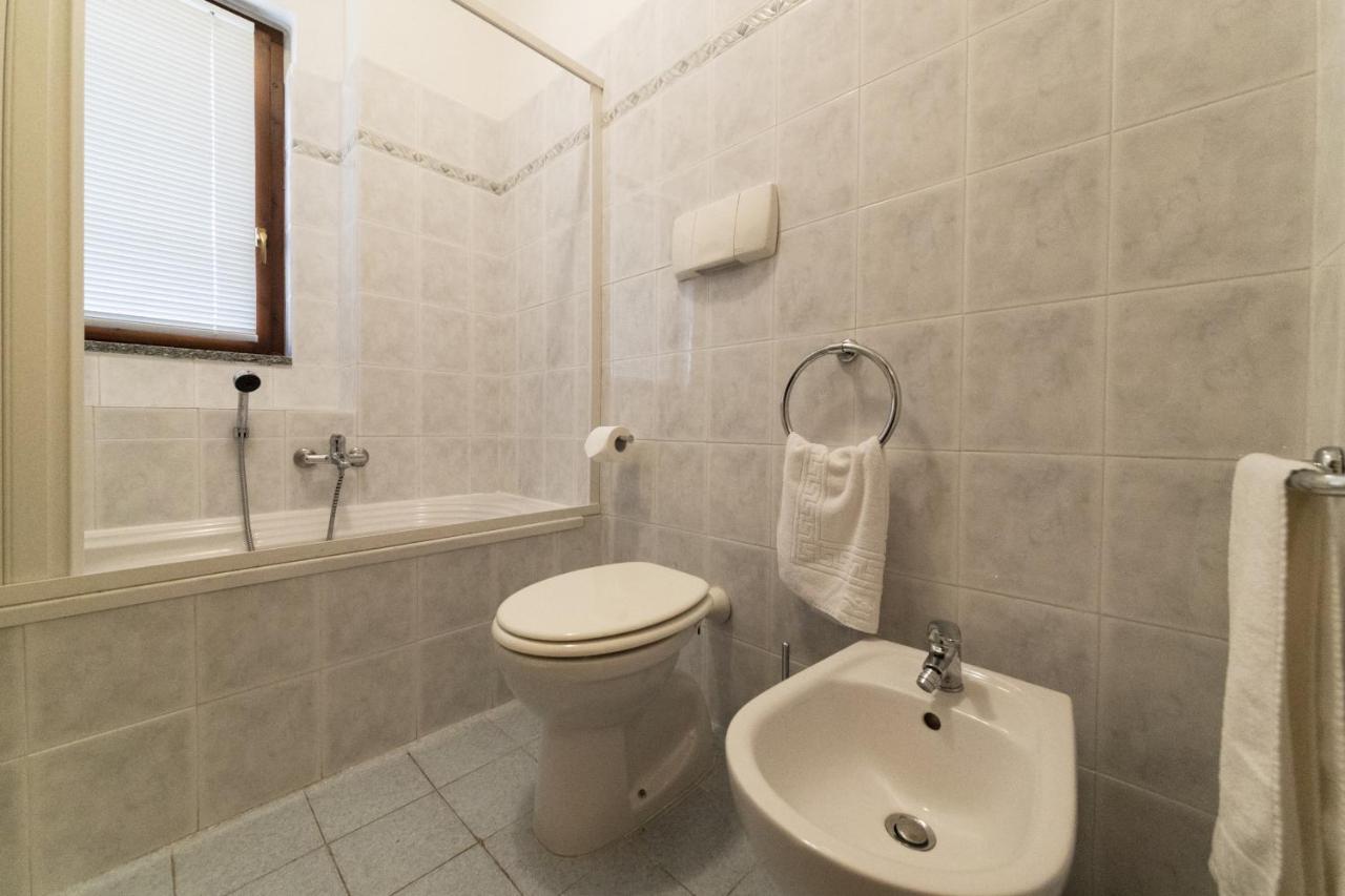 2-Bedroom Lakeview Apartment At The Lake Acquaseria Ngoại thất bức ảnh